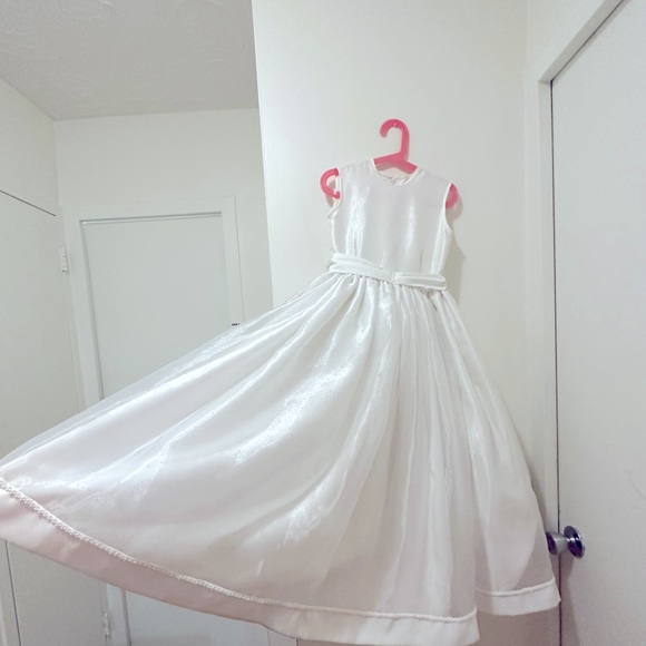 Satin Communion Dress w/ Pearl Accents & Organza Skirt 9-12 years Old. Off White - Picture 11 of 15